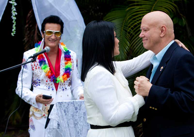 Bride and Groom - a wonderful Elvis wedding Florida